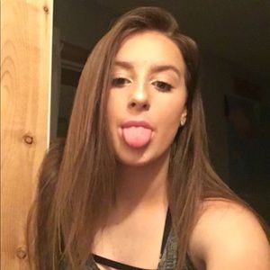 Meet your Posher, Hallie